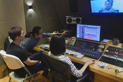 與馮小剛、管虎等導(dǎo)演數(shù)次合作,參與80余部電影后期制作,知名聲音指導(dǎo)王鋼用作品解析聲音創(chuàng)作